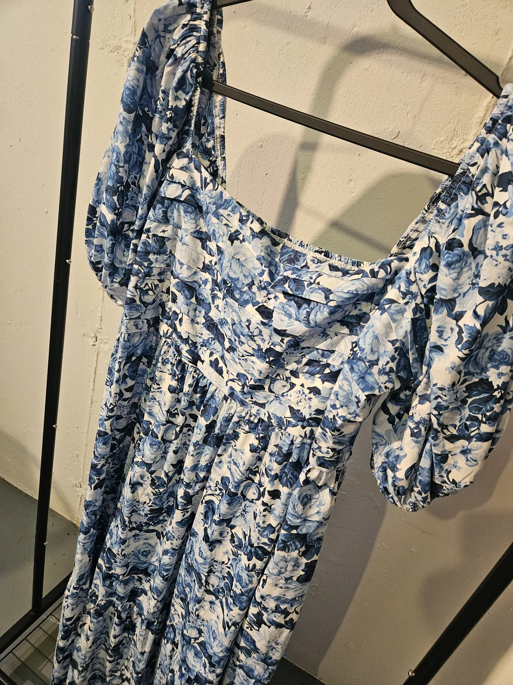 Abercrombie & Fitch feminine midi